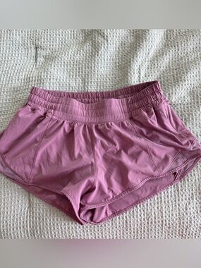 Lululemon low rise 2.5 hotty hots